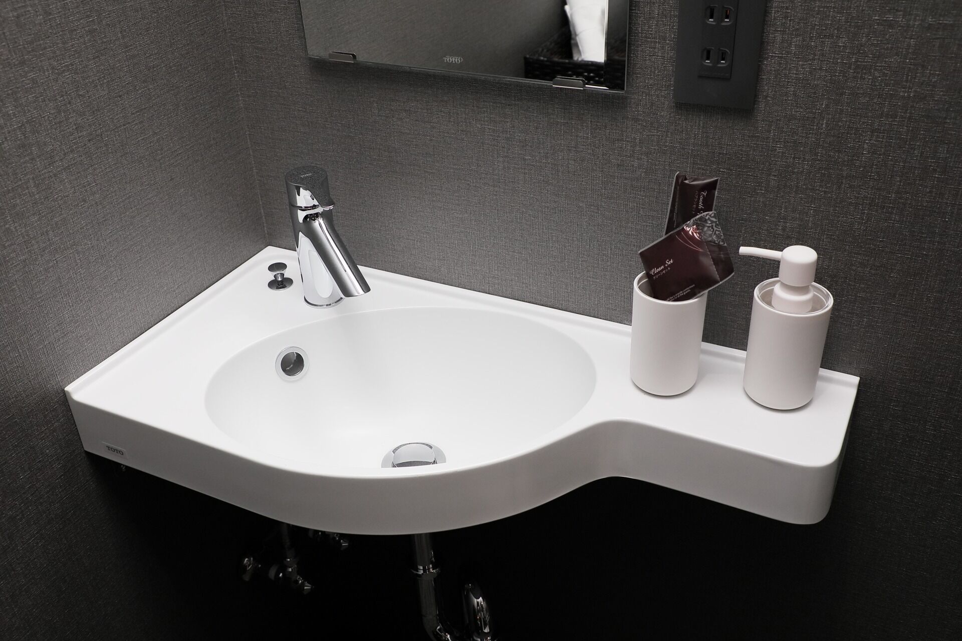 Sèche-cheveux, serviettes fournies