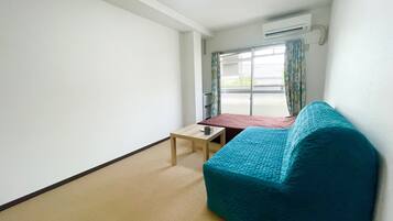 1 chambre, fer et planche à repasser, Wi-Fi gratuit, draps fournis