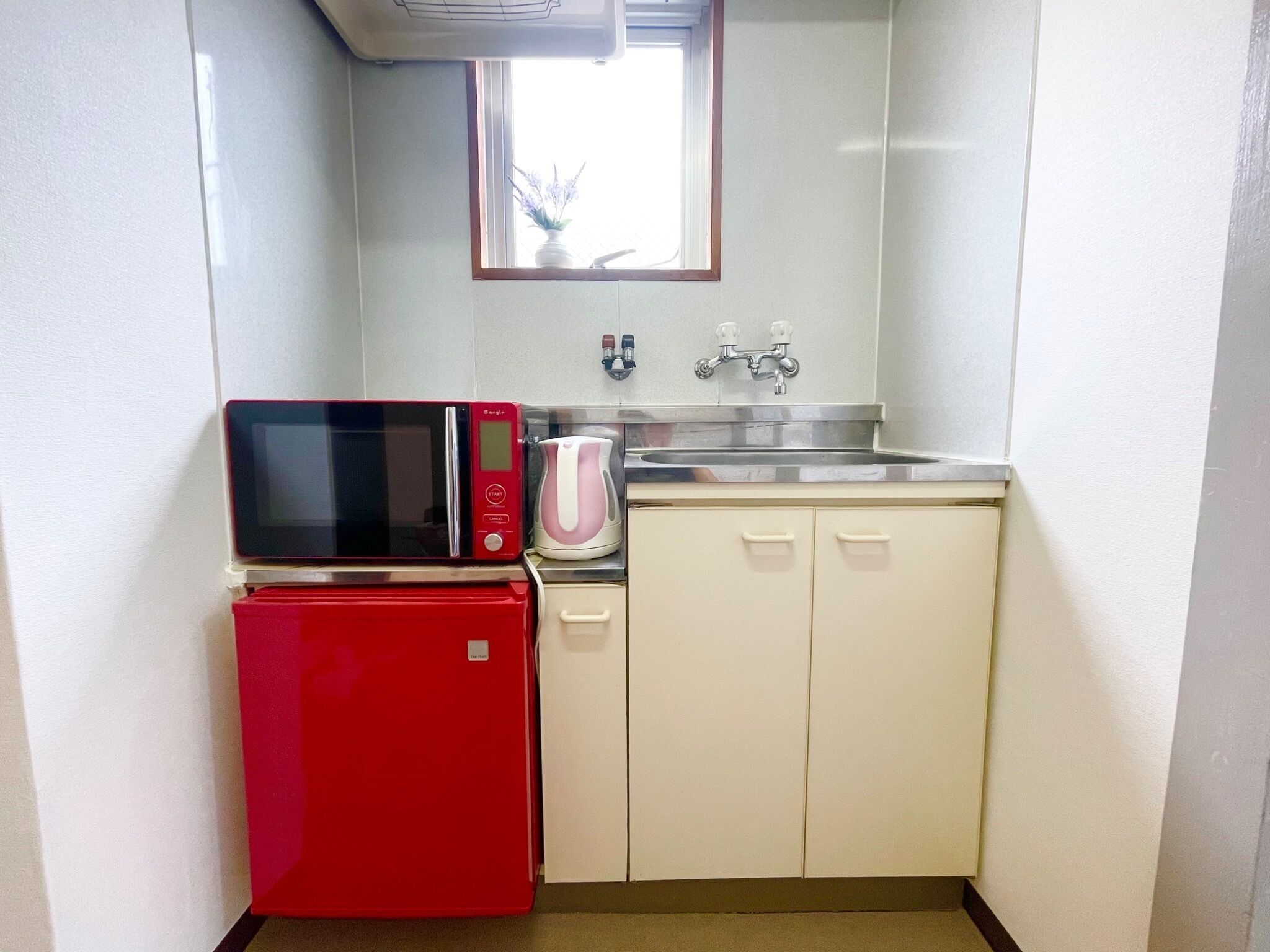 Fridge, microwave, cookware/dishes/utensils