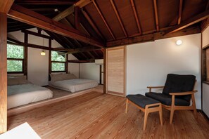 Desk, free WiFi, bed sheets - A relaxing rental house surrounded by white birch  / Azumino City Nagano (Azumino City)