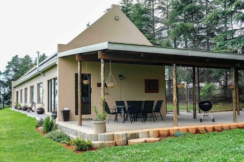 Off-grid mountain cottage with mountain views on a peaceful smallholding