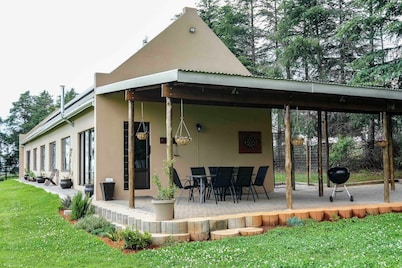 Off-grid mountain cottage with mountain views on a peaceful smallholding