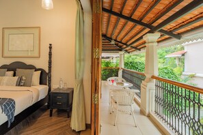 Coffres-forts dans les chambres, fer et planche à repasser