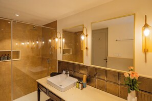 Standard Villa, Balcony, Garden View | Bathroom - ELIVAAS Celest 4 BHK Villa with Pvt Pool (Arpoa)