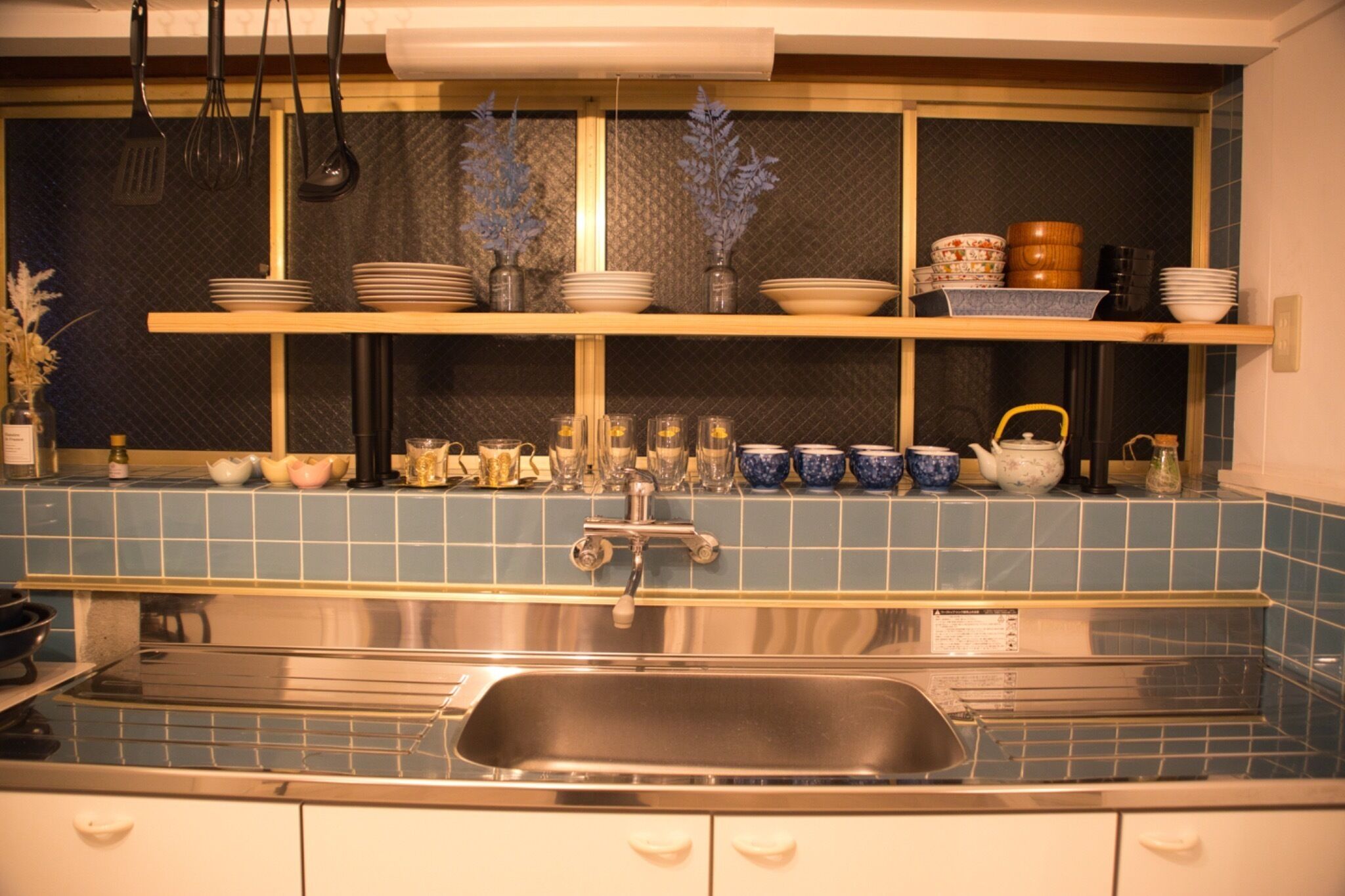 Fridge, microwave, stovetop, cookware/dishes/utensils