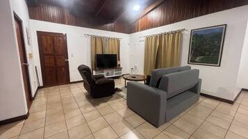 House, 3 Bedrooms, Smoking, Balcony | Living area