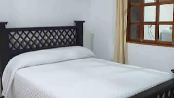 House, 3 Bedrooms, Smoking, Balcony | 3 bedrooms