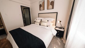 2 bedrooms, iron/ironing board, WiFi, bed sheets - Chic, Secure Kilimani Apartment | Near Yaya Centre, Junction Mall & CBD (Nairobi)