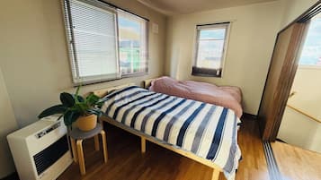 4 bedrooms, desk, iron/ironing board, free WiFi