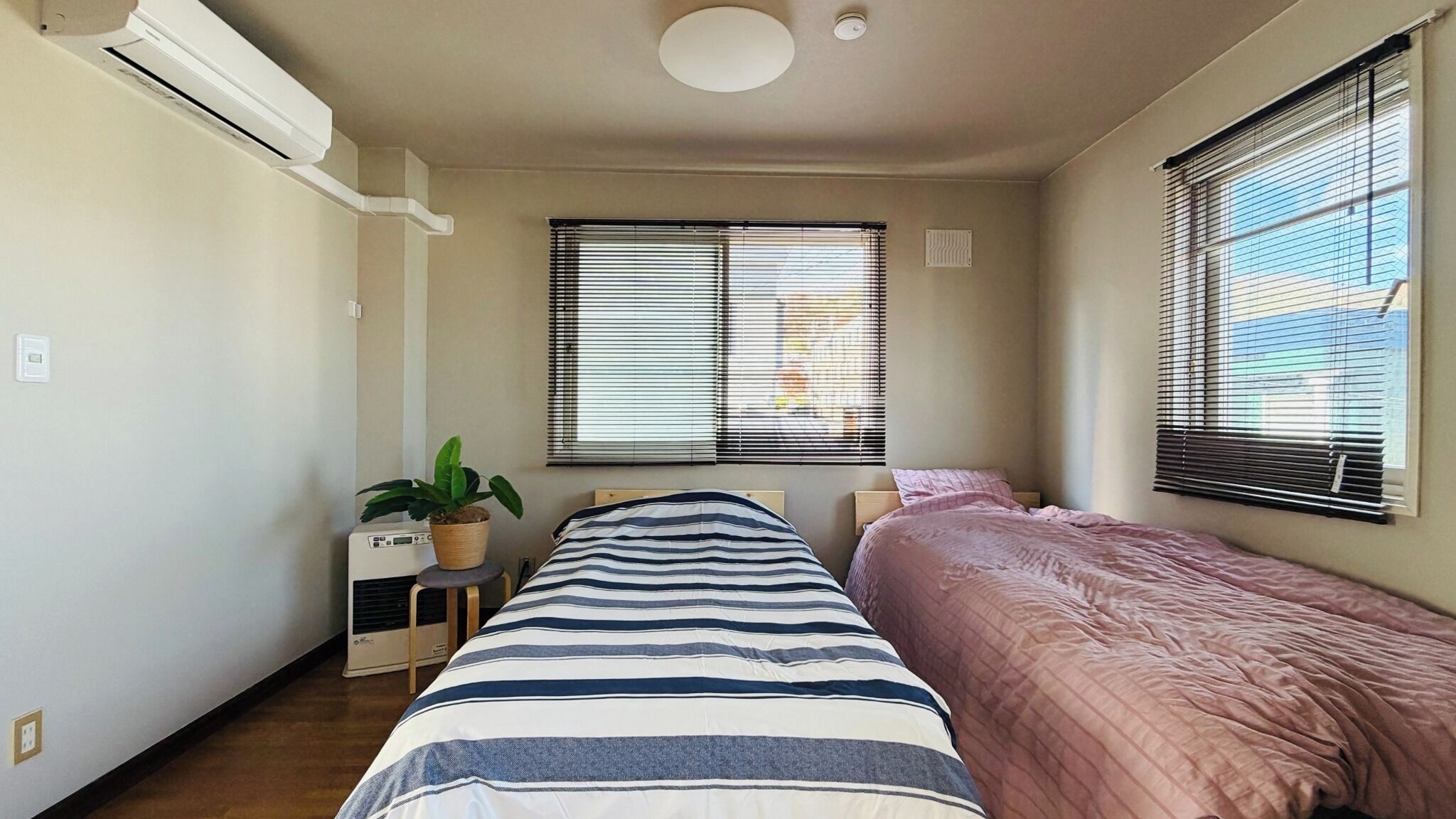 4 bedrooms, desk, iron/ironing board, free WiFi