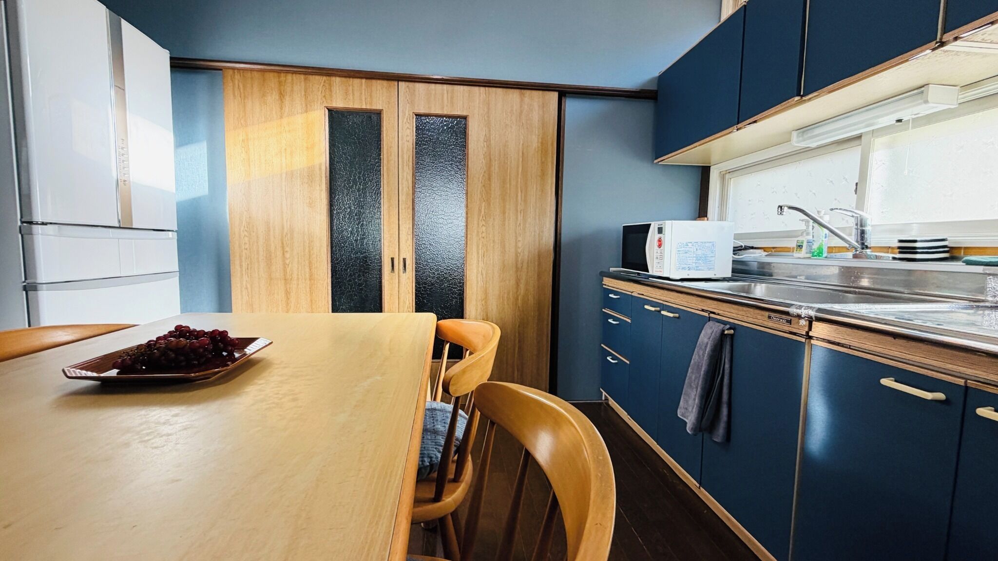 Fridge, microwave, stovetop, cookware/dishes/utensils