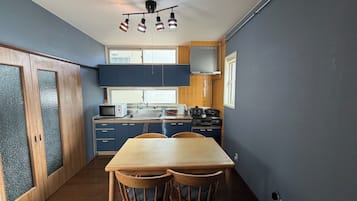 Fridge, microwave, stovetop, cookware/dishes/utensils