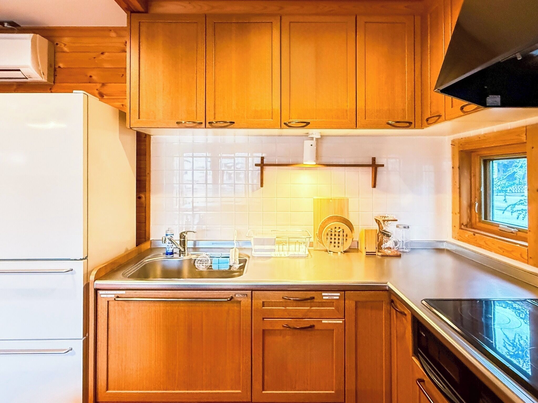 Fridge, microwave, stovetop, cookware/dishes/utensils