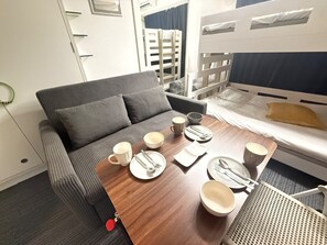 1 bedroom, desk, iron/ironing board, free WiFi - 5 min Otsuka | 5 ppl | 1 stop Ikebukuro | Yamanote / Toshima Ward Tokyo (Toshima Ward)