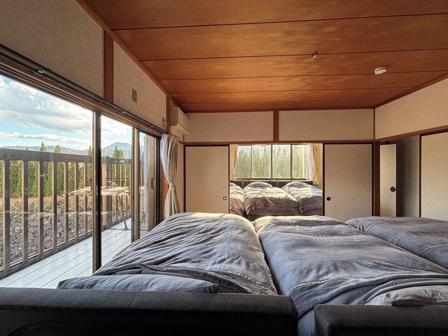 Desk, free WiFi, bed sheets