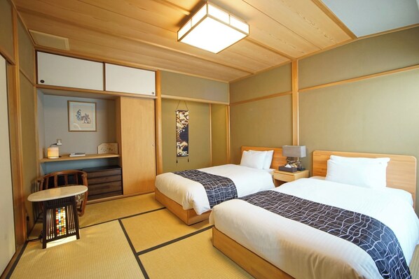 Desk, free WiFi, bed sheets - 3BR Ensuite Rooms | Riverside View | Near Gion / Kyoto City Kyōto (Kyoto City)