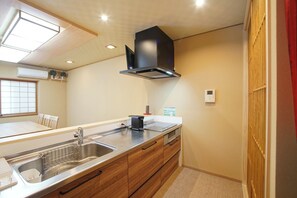 Fridge, microwave, stovetop, cookware/dishes/utensils - 3BR Ensuite Rooms | Riverside View | Near Gion / Kyoto City Kyōto (Kyoto City)