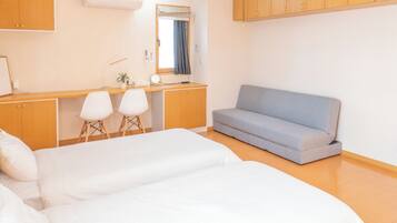 4 bedrooms, desk, iron/ironing board, free WiFi