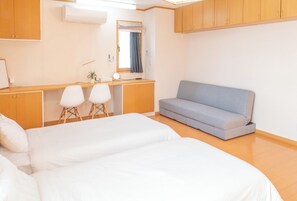 4 Schlafzimmer, Schreibtisch, Bügeleisen/Bügelbrett, kostenloses WLAN
