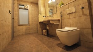 A modern bathroom with a toilet, sink, and mirror. - OnlyStay Kirpalu Dham - Opp. Prem Mandir, Vrindavan (Vrindavan)