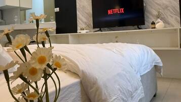 Iron/ironing board, WiFi, bed sheets