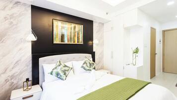 Iron/ironing board, WiFi, bed sheets