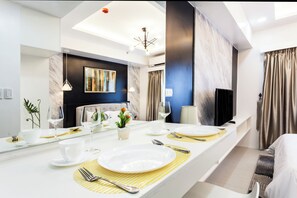 Interior - Elegant 1BR Condo Near BGC Prime Taguig Location (Taguig)