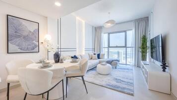 Leilighet, balkong, byutsikt | Oppholdsområde