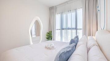 Leilighet, balkong, byutsikt | Strykejern/-brett og wi-fi (inkludert)