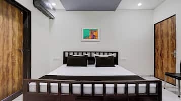 Dobbeltrom – deluxe | Skrivebord, skrivebord for bærbar PC, wi-fi (inkludert) og sengetøy