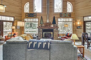 TV, fireplace, books, stereo - 4-Season Recreation: Secluded Pike River Cabin (Tower)