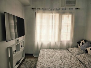 1 bedroom, bed sheets, wheelchair access - Paseo Verde Las Pinas - Sleeps 2 Adults & 2 Children (Manila)