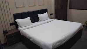 Deluxe Double Room - OnlyStay GSM Near Prem Mandir (Vrindavan)