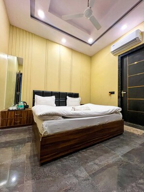 Deluxe Double Room | Interior - OnlyStay GSM Near Prem Mandir (Vrindavan)