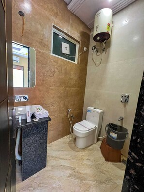 Deluxe Double Room | Bathroom | Shower, towels, soap, shampoo - OnlyStay GSM Near Prem Mandir (Vrindavan)