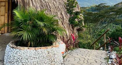 Green view glamping cabin with unlimited Jacuzzi