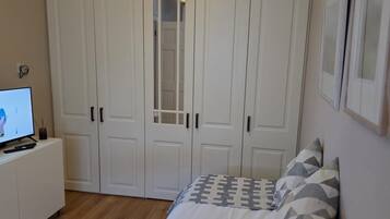 1 bedroom, internet, bed sheets