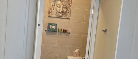 1 sovrum, internet och sängkläder