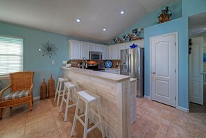 Fridge, microwave, dishwasher, coffee/tea maker - Spa + Firepit + Ship Channel Views + Easy Access to the Beach | Casa Sueño (Port Aransas)