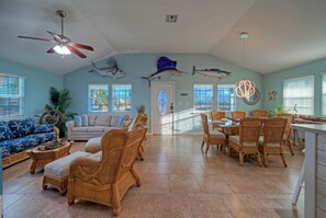 Smart TV - Spa + Firepit + Ship Channel Views + Easy Access to the Beach | Casa Sueño (Port Aransas)
