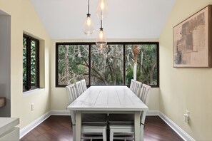 Dining - Hilton Head Stay + Communal Pool + Tennis Court + Beach Nearby | Treetops 4904 (Hilton Head Island)