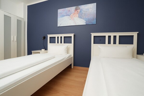 Basic Apartment | Desk, free WiFi - SHIN APARTMENTS (Essen)