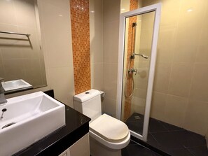 Shower, towels - Modern Pool-View Studio with Balcony - Nordic VIP3, Pratumnak Hill (Muang Pattaya)