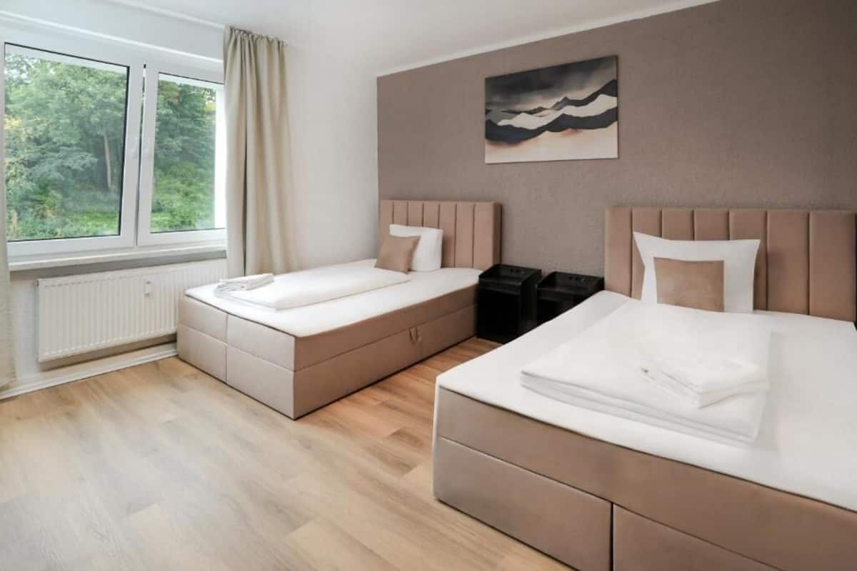 Apartment, 2 Bedrooms, Non Smoking, Kitchen | Desk, laptop workspace, free WiFi