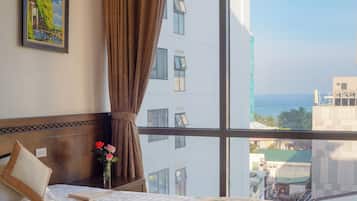 Deluxe Room, Sea View | Free minibar items, free WiFi, bed sheets