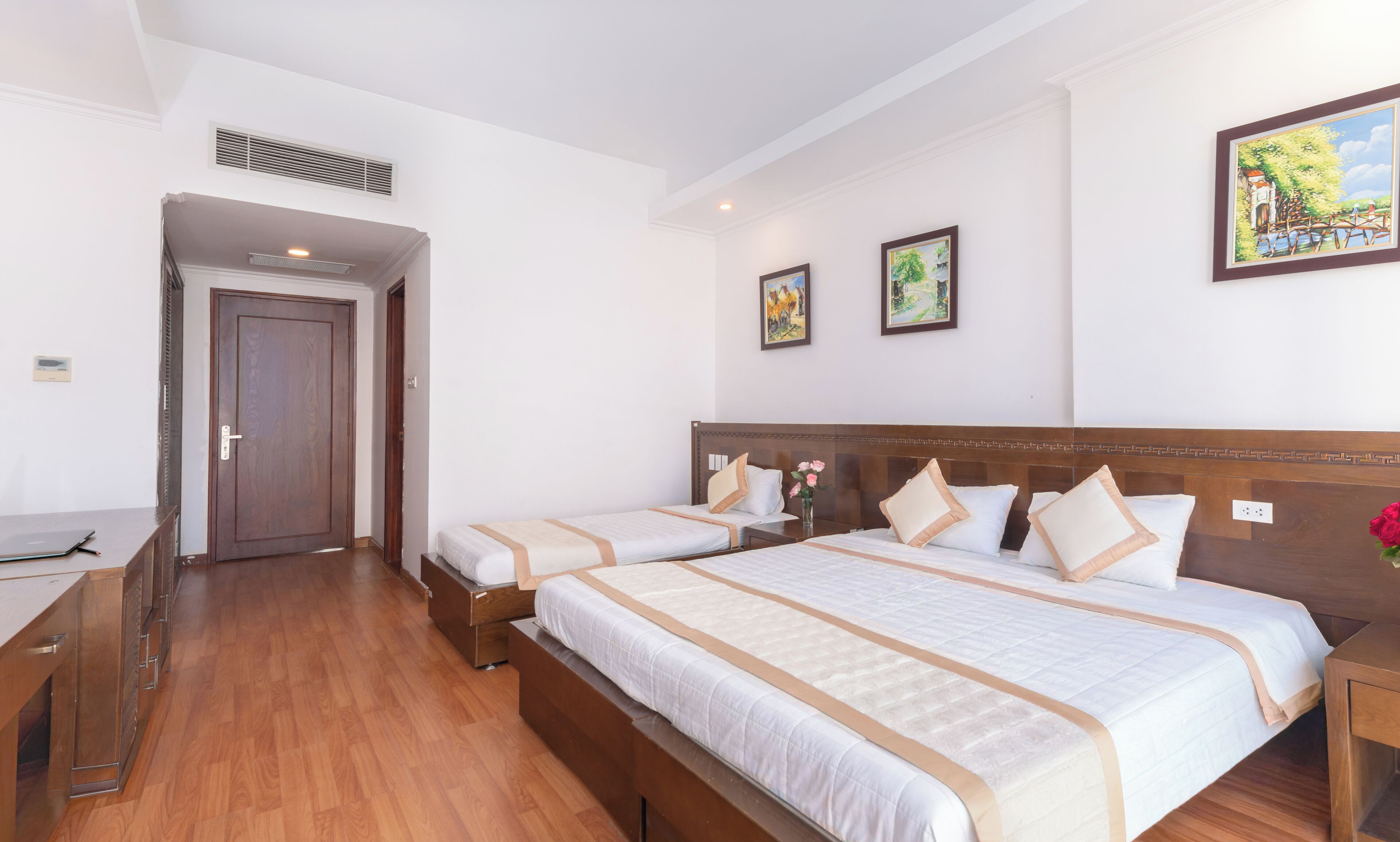 Deluxe Triple Room, Sea View | Free minibar items, free WiFi, bed sheets