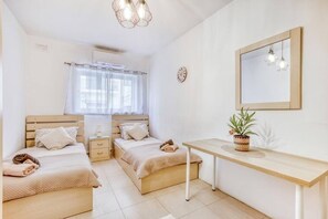 2 bedrooms, iron/ironing board, WiFi, bed sheets - 2-bedroom apartment in serene Tas-Sliema with AC comfort (Tas-Sliema)