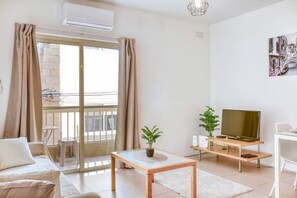Living area - 2-bedroom apartment in serene Tas-Sliema with AC comfort (Tas-Sliema)