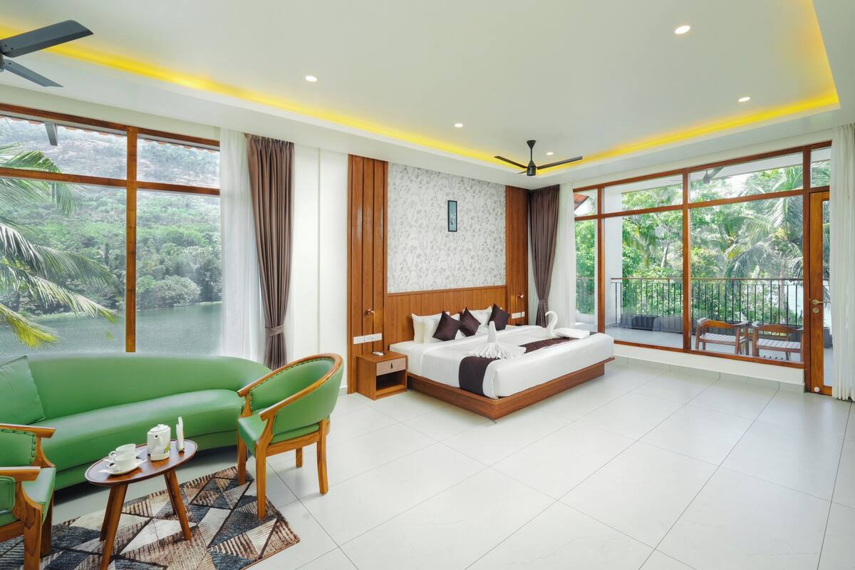 Luxury Suite, 1 King Bed, Balcony, Lake View | In-room safe, desk, laptop workspace, blackout drapes