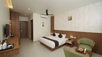 Luxury Double Room, 1 King Bed, Balcony, Lake View | In-room safe, desk, laptop workspace, blackout curtains